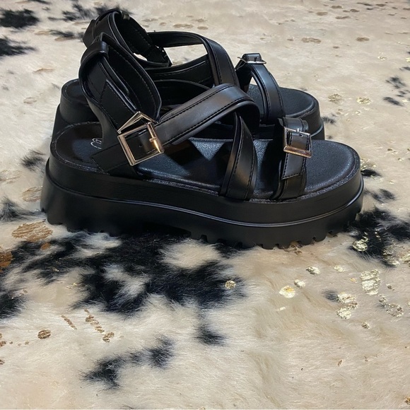 Women’s Black Chunky Open Toe Ankle Buckle Platform Sandals - Picture 4 of 5